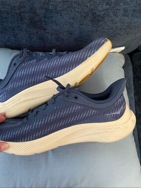 Men's Navy Running Shoes with Cream Sole